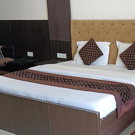 Hotel Shree Kanta Гургаон Экстерьер фото