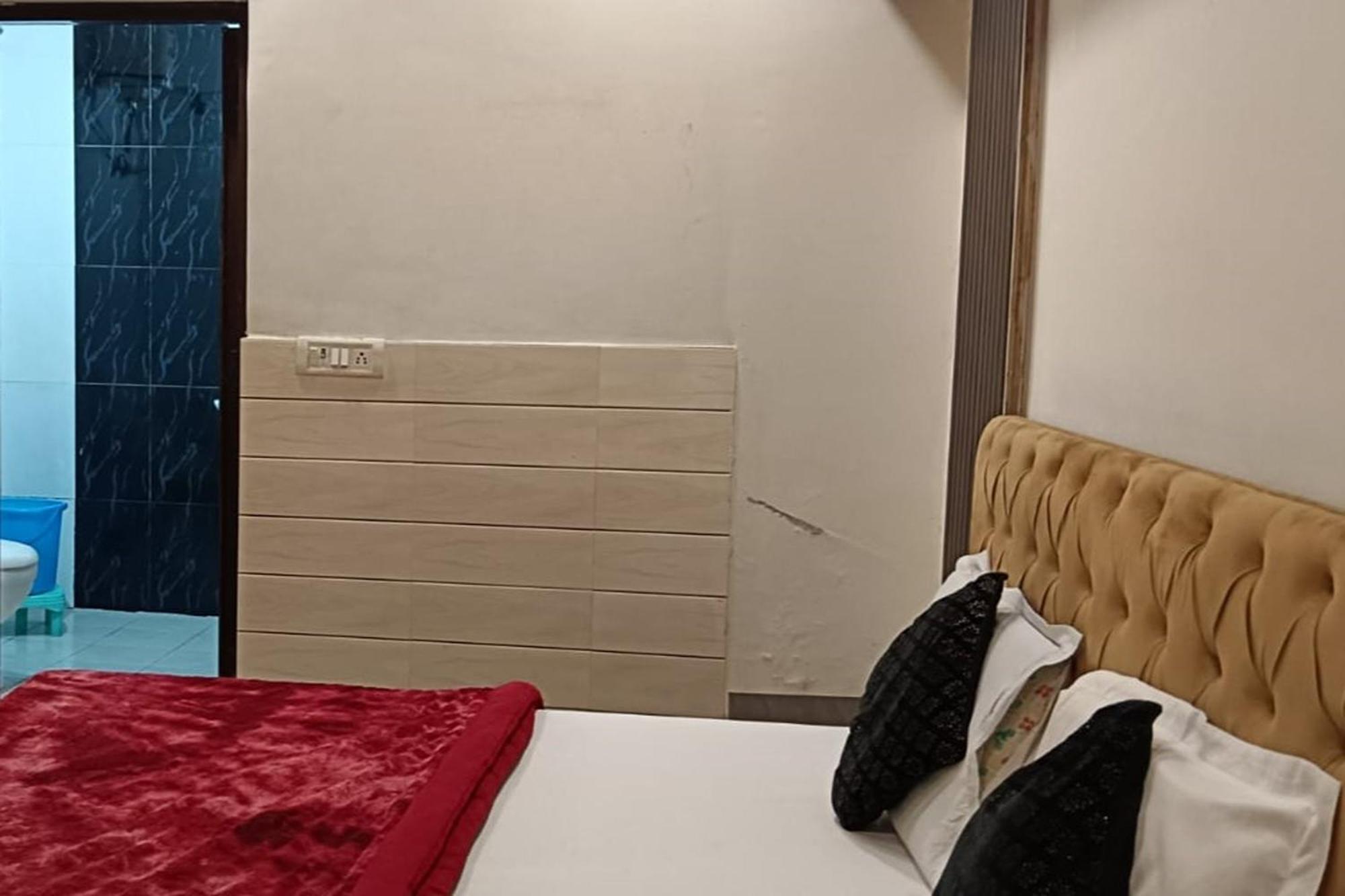 Hotel Shree Kanta Гургаон Экстерьер фото