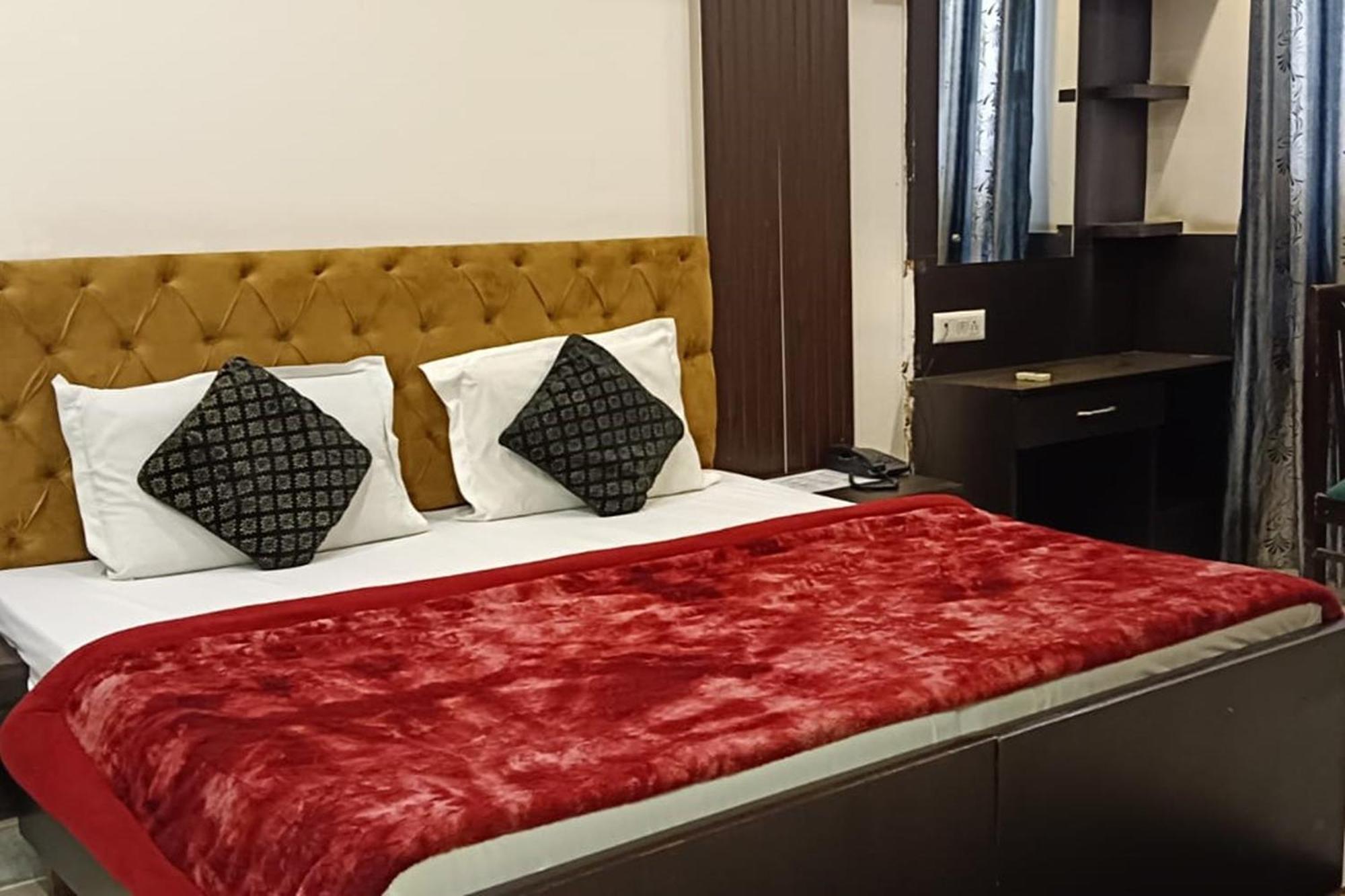Hotel Shree Kanta Гургаон Экстерьер фото