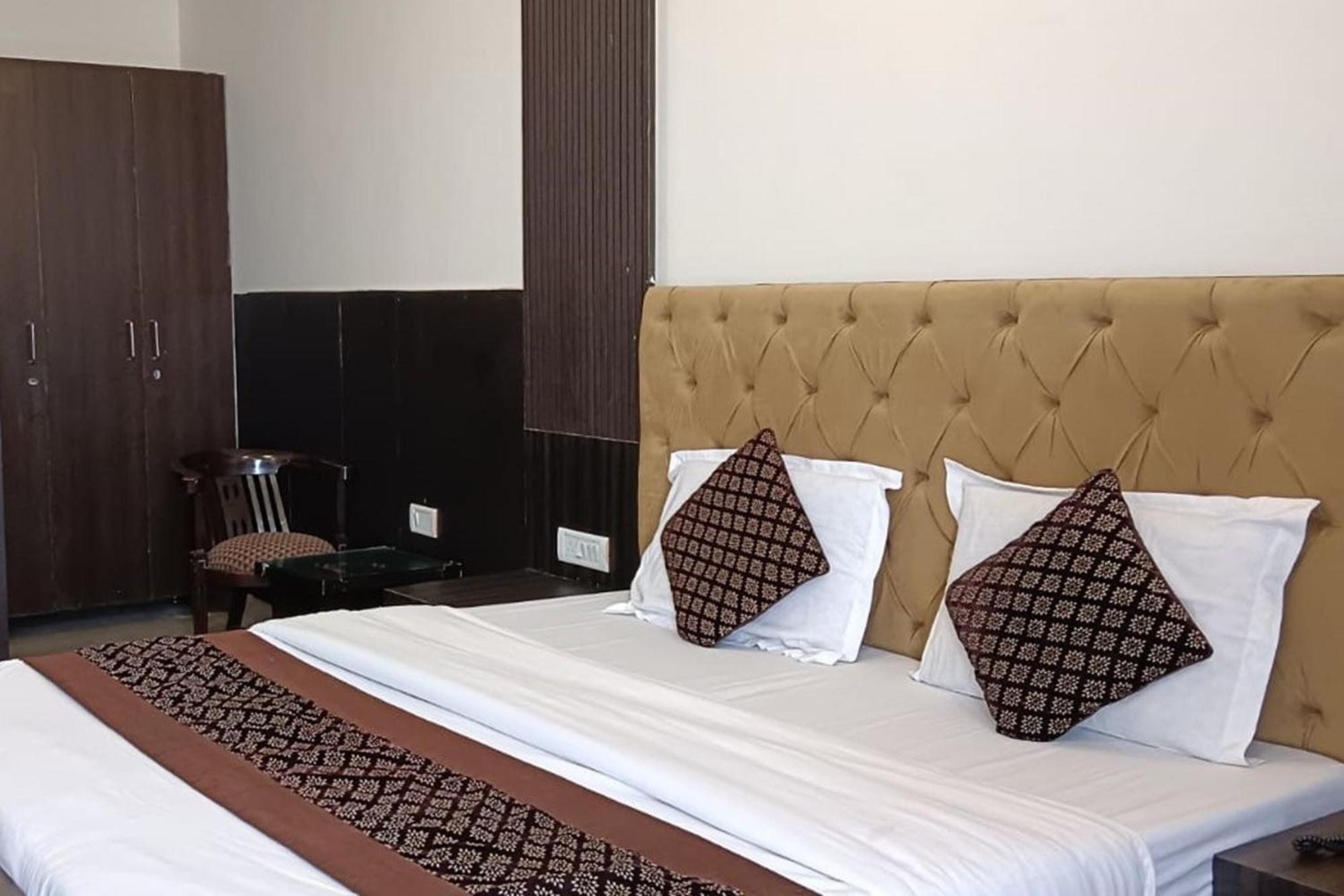 Hotel Shree Kanta Гургаон Экстерьер фото