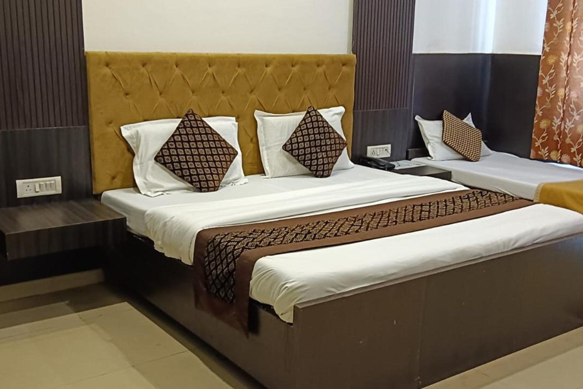 Hotel Shree Kanta Гургаон Экстерьер фото