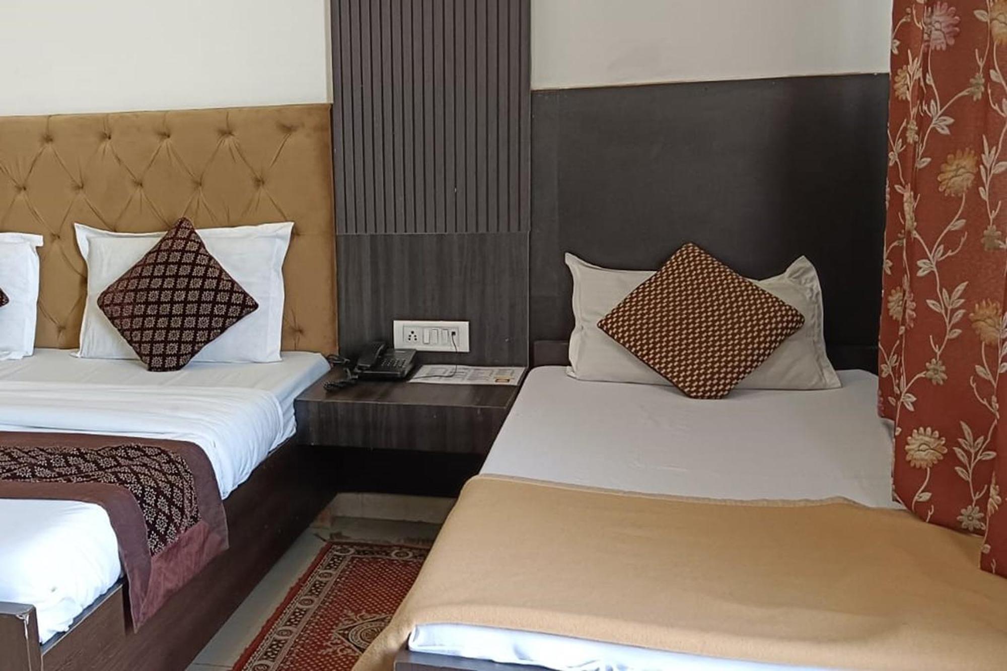 Hotel Shree Kanta Гургаон Экстерьер фото