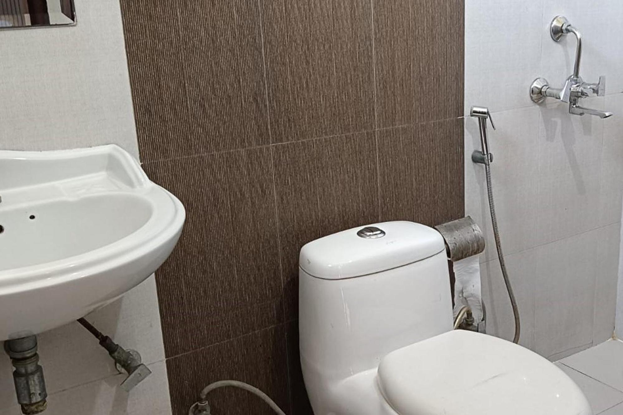 Hotel Shree Kanta Гургаон Экстерьер фото