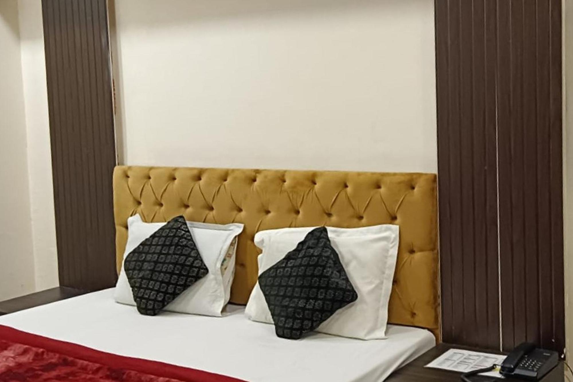 Hotel Shree Kanta Гургаон Экстерьер фото