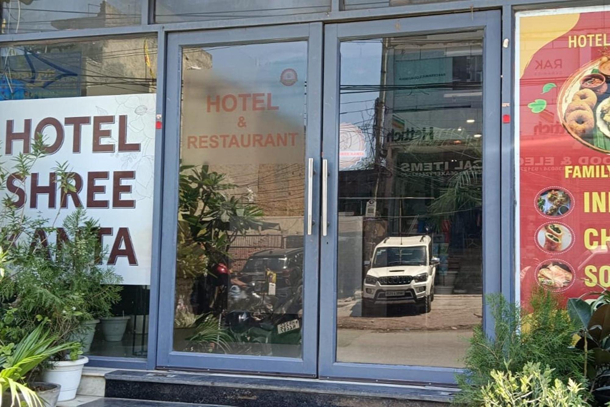 Hotel Shree Kanta Гургаон Экстерьер фото
