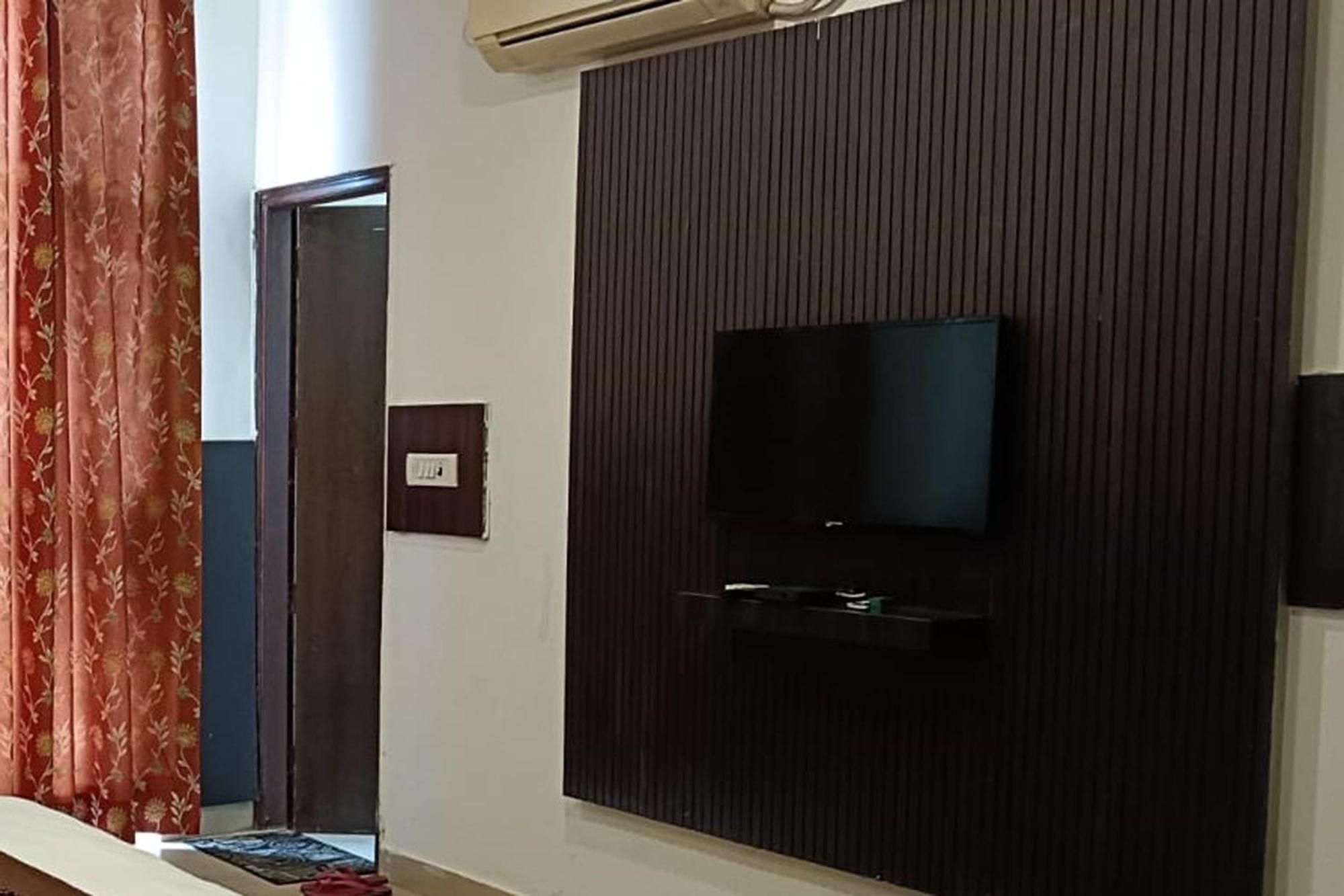 Hotel Shree Kanta Гургаон Экстерьер фото