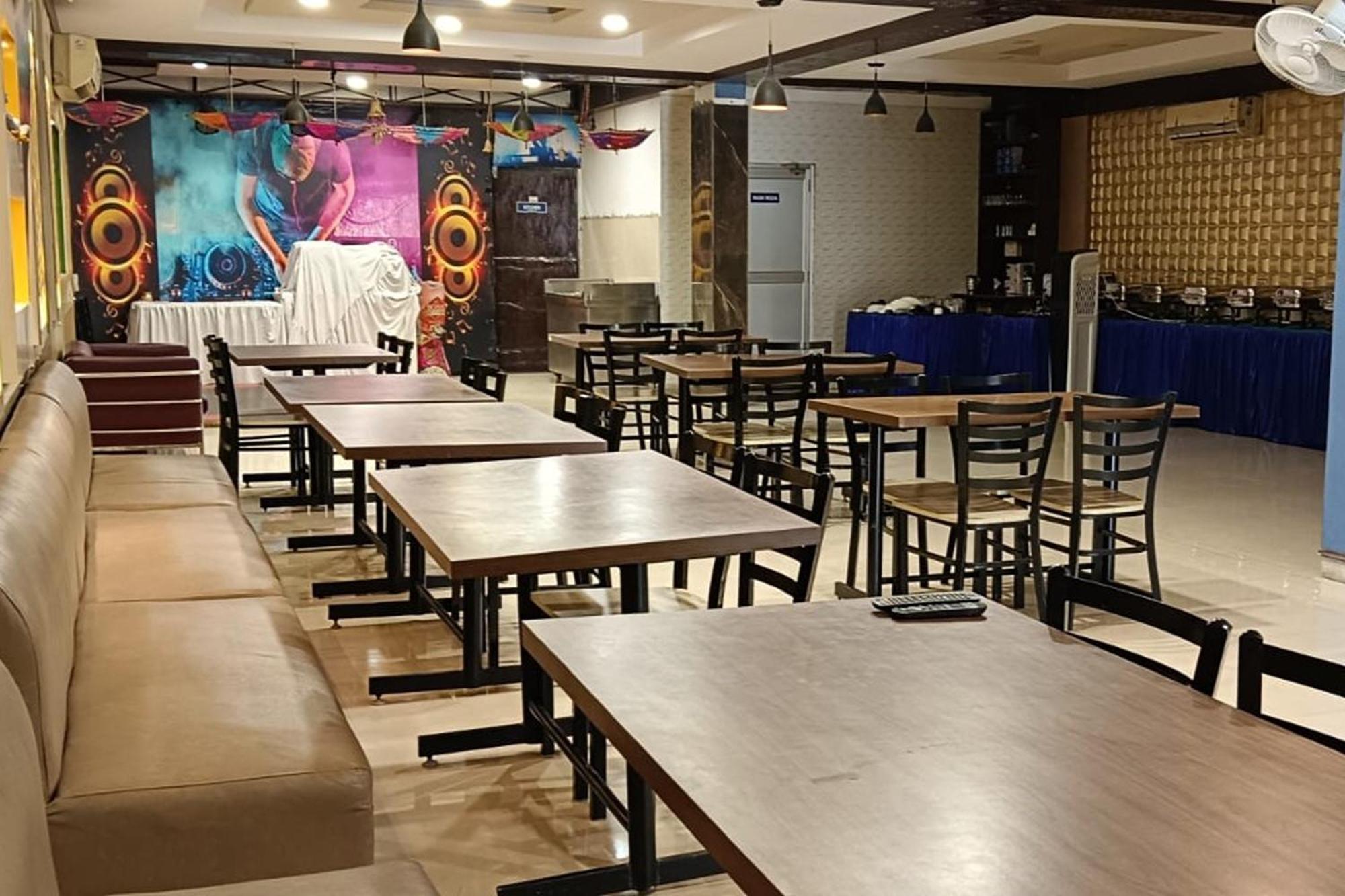 Hotel Shree Kanta Гургаон Экстерьер фото